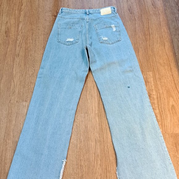 Zara High Waisted Straight Leg Distressed Light Wash Denim Jean Size 6 Misses - Picture 9 of 10